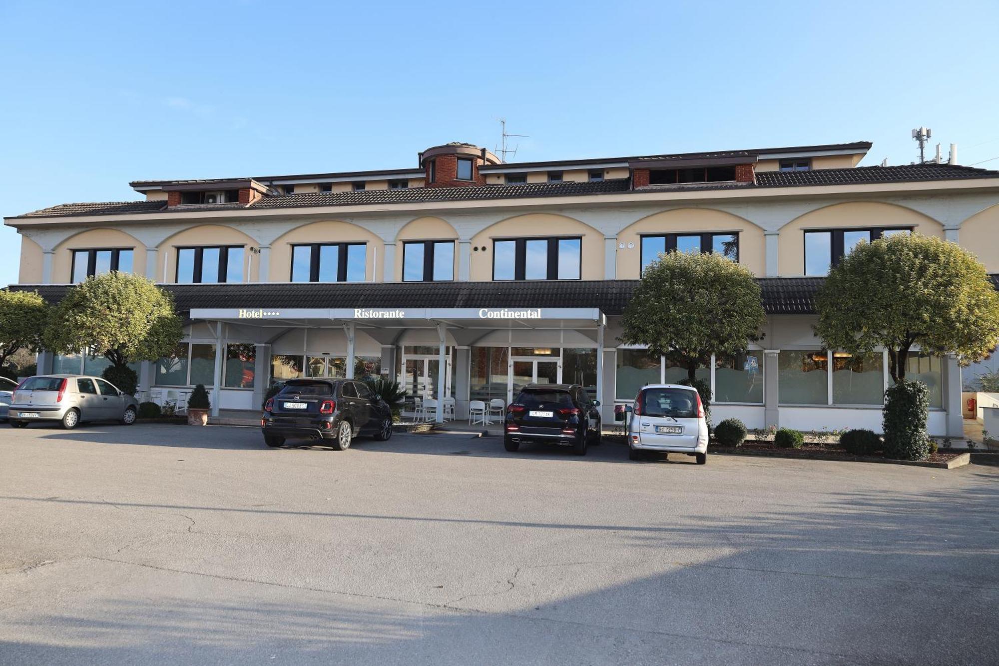 Hotel Ristorante Continental Osio Sotto Exterior photo